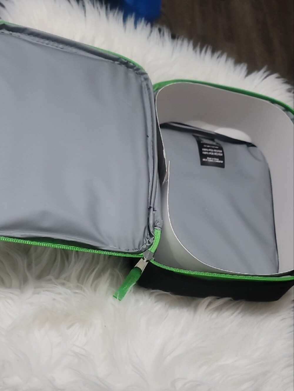 Green Creeper Insulated Lunch Box - Picture 3 of 3